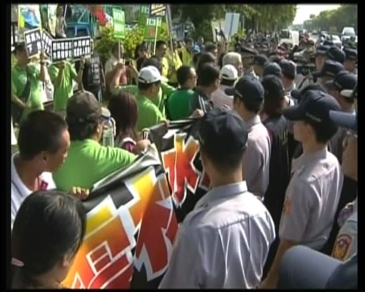 
馬英九到雲林 場外有民眾示威