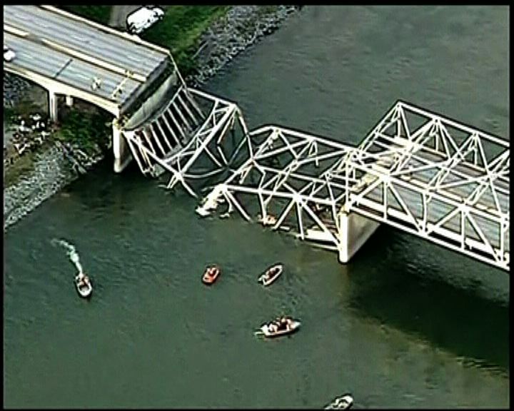 
西雅圖連接加拿大大橋倒塌