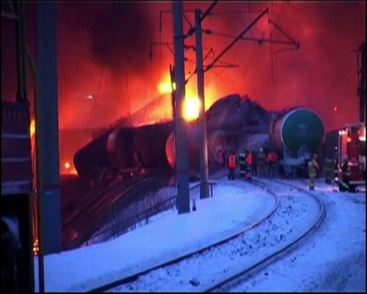 
俄運載液化天然氣火車出軌著火