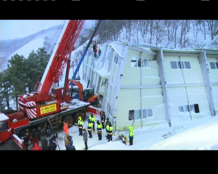 
南韓體育館塌頂疑積雪太重