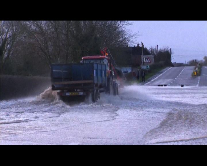
英國暴雨令部分地區水浸