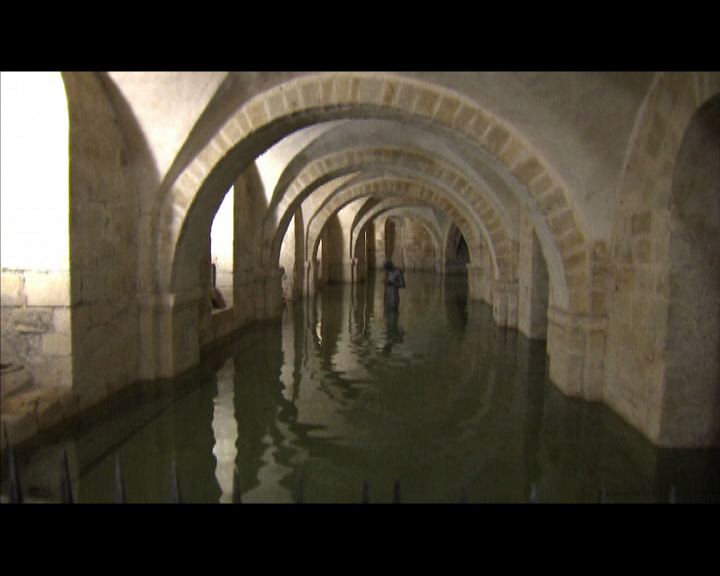 
英國水災持續 千年教堂水浸