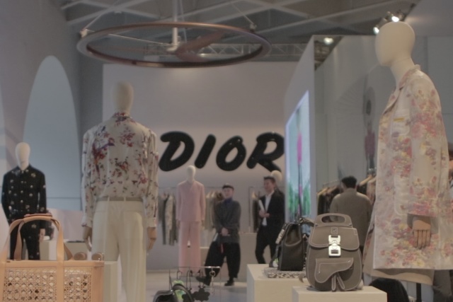 【片】Dior 2019春夏新裝 女飄逸男舞動