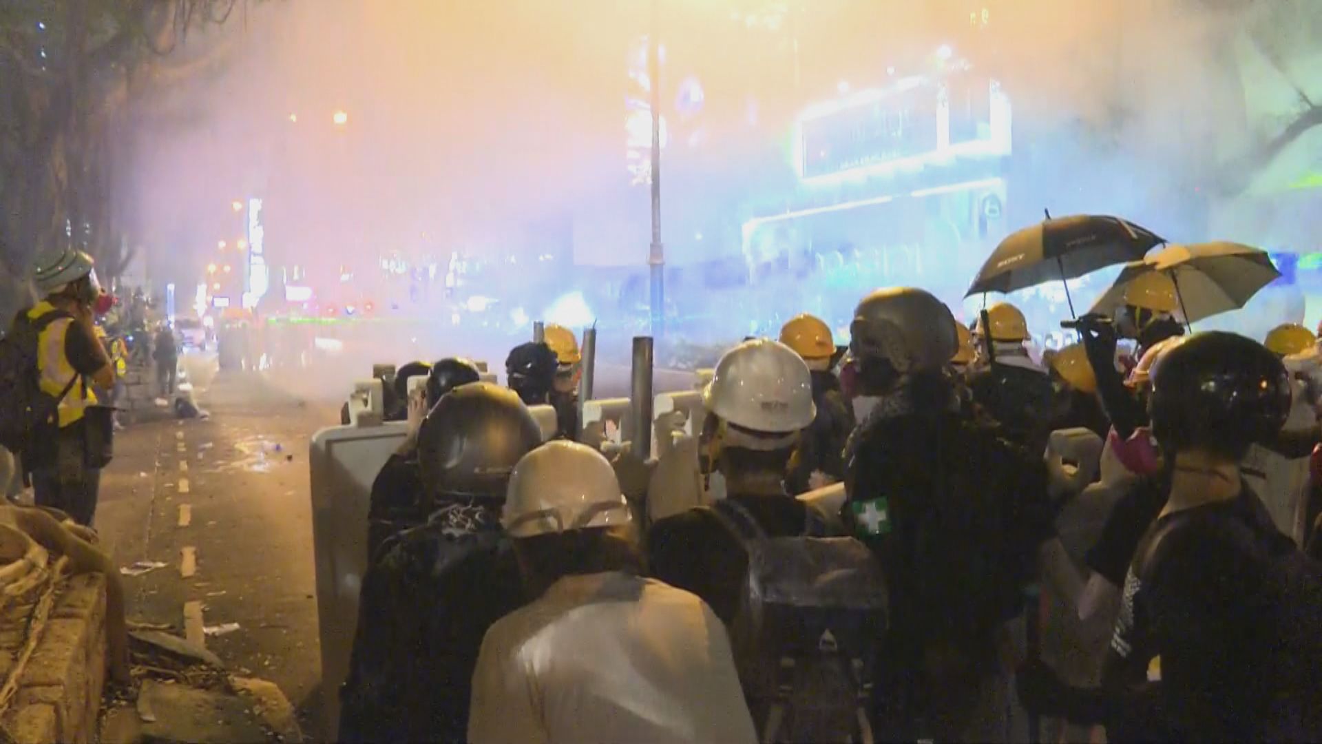 【不斷更新】警方晚上在尖沙咀旺角黃大仙施放催淚彈清場