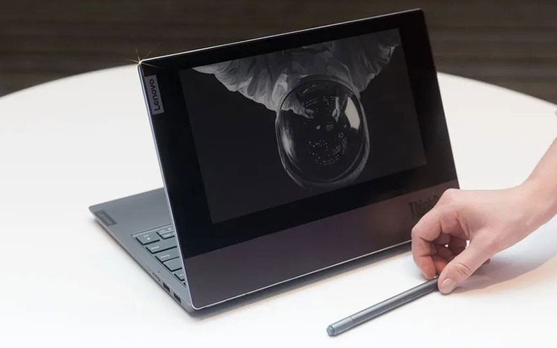 外殼附 10.8 吋 e-Ink 屏幕！Lenovo 發表雙屏幕筆電 ThinkBook Plus