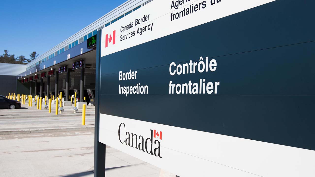 加拿大要求所有入境人士強制檢疫14天