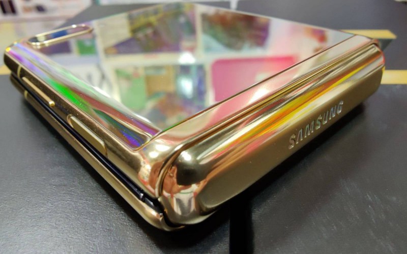 【水貨行情】金色版 Galaxy Z Flip 到港，低開$7,880！