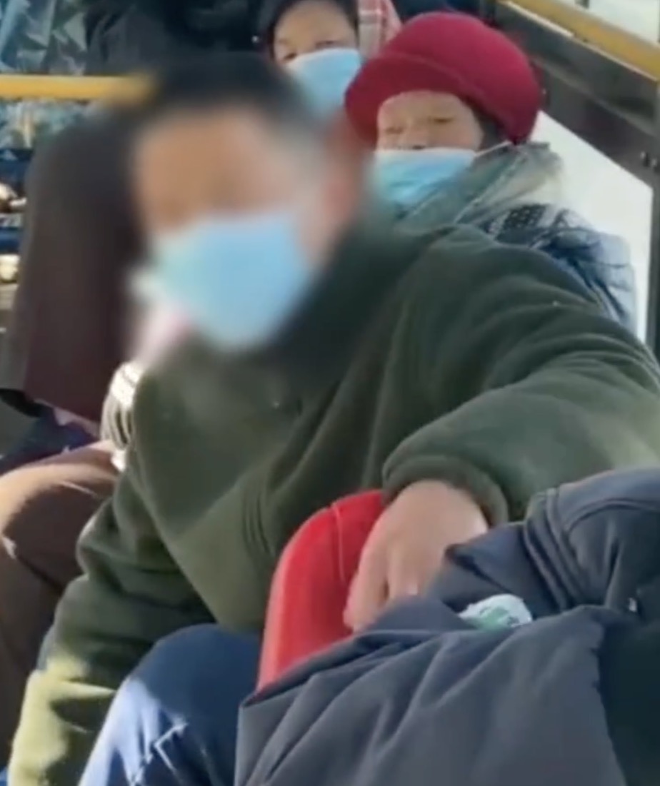 山東女子巴士用iPhone　遭「愛國」大叔怒罵：你是不是中國人
