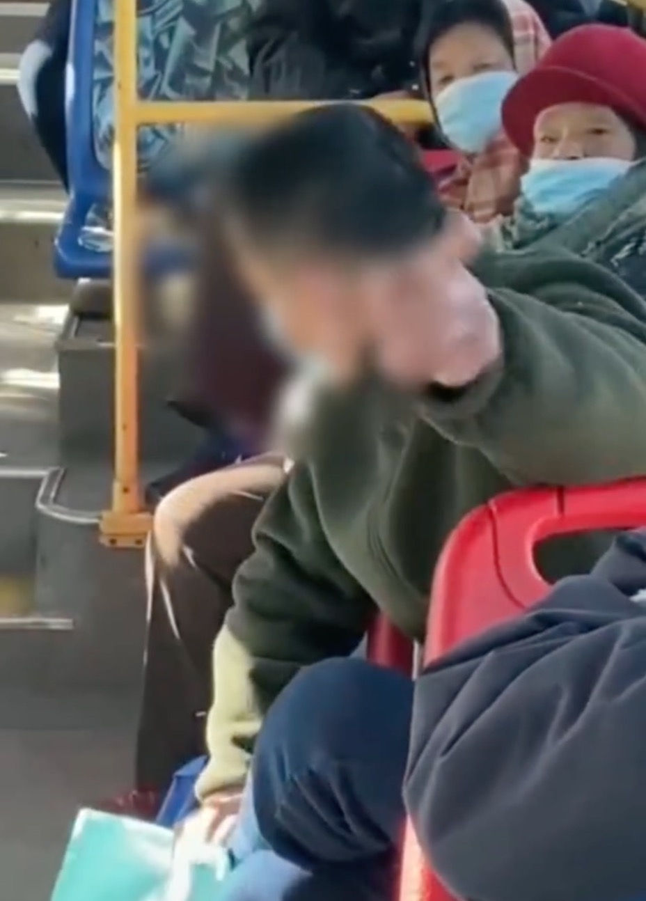 山東女子巴士用iPhone　遭「愛國」大叔怒罵：你是不是中國人
