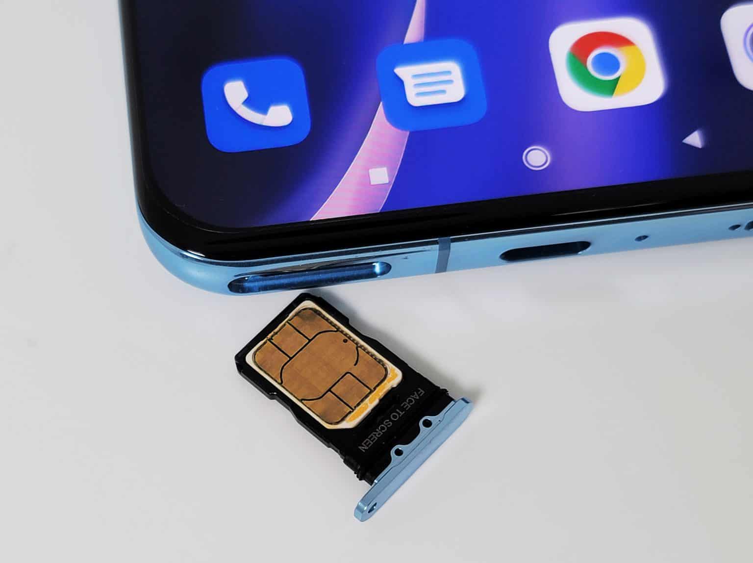 ▲ 兩面 Nano SIM 卡槽、未對應 Micro SD 擴充