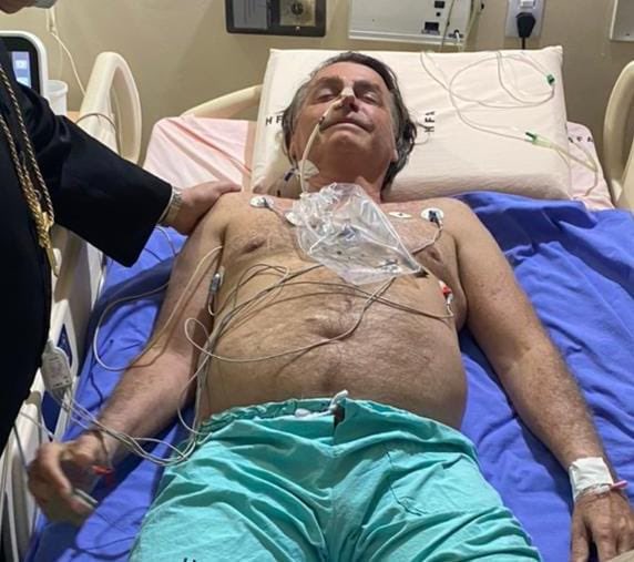 巴西總統博索納羅連續打嗝入院