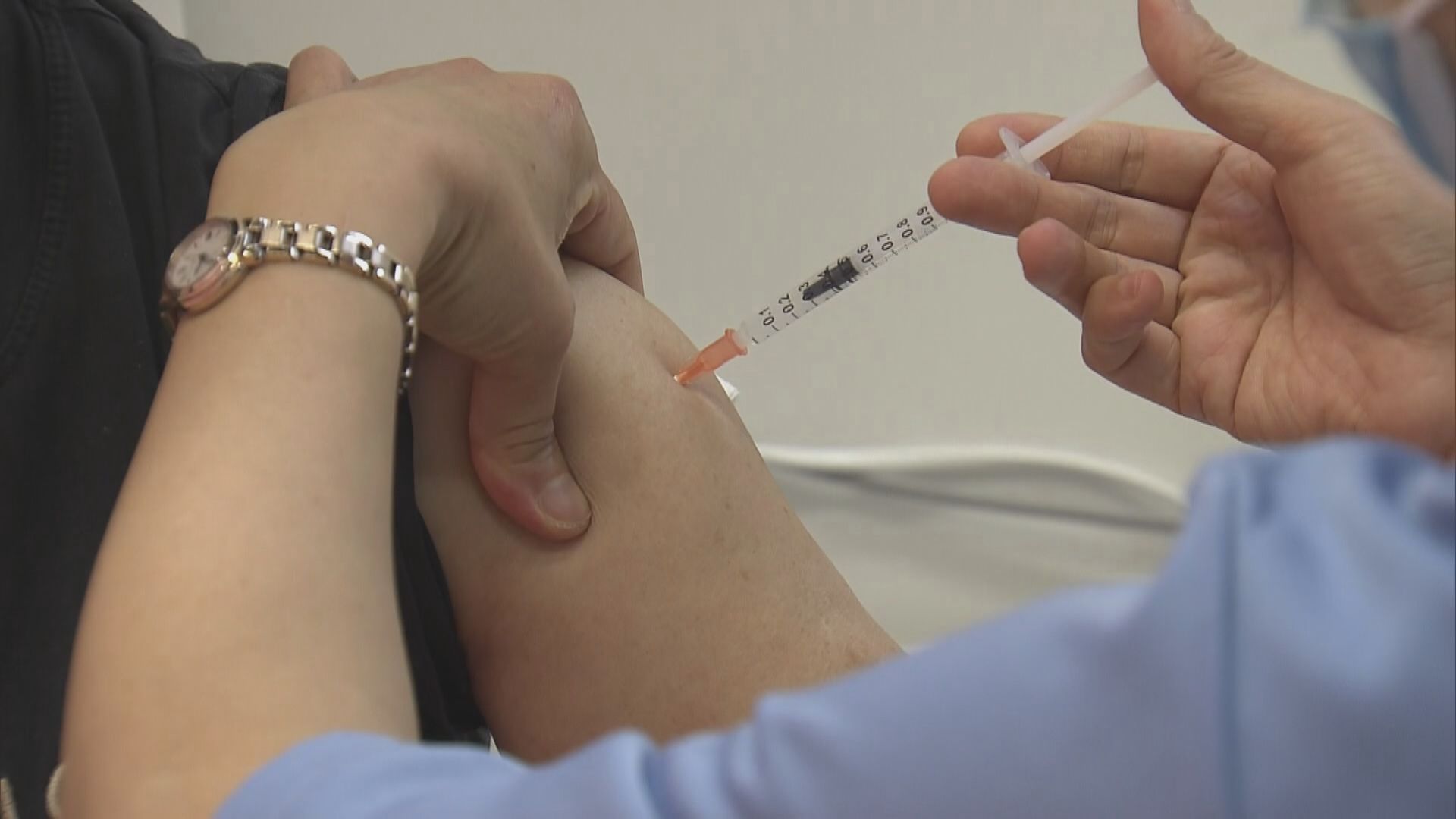 本港新冠疫苗接種總劑次突破七百萬劑