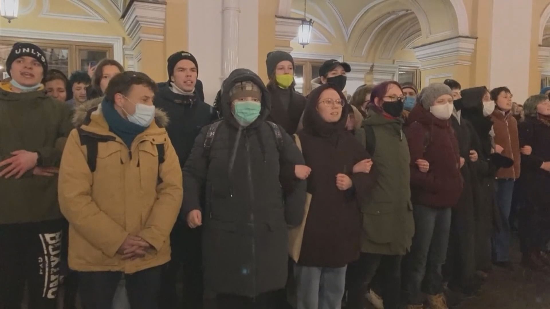 俄羅斯多個城市有反戰示威　逾1800人被捕
