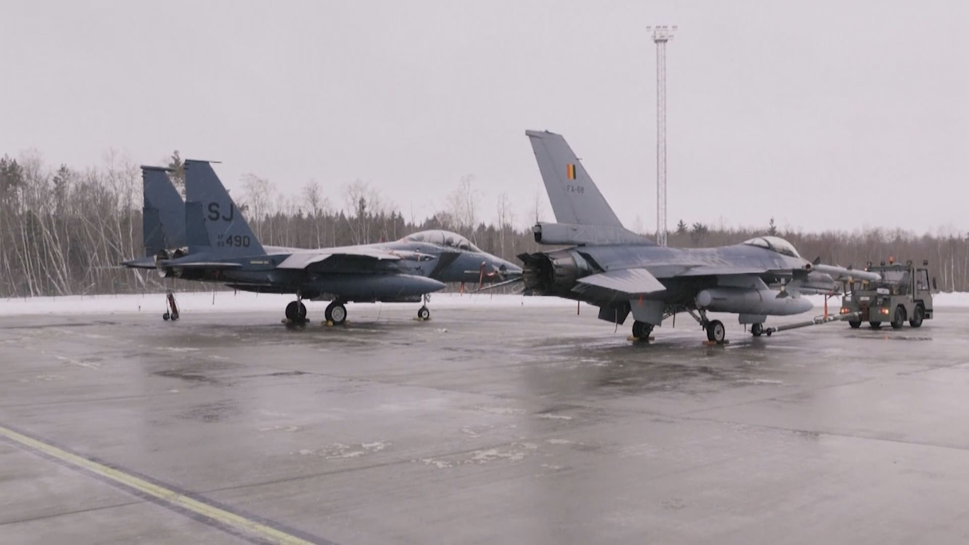 美國與波蘭商討向烏克蘭提供戰機