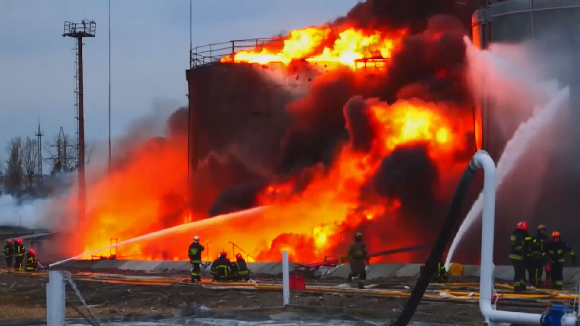 利沃夫油庫受襲引發大火