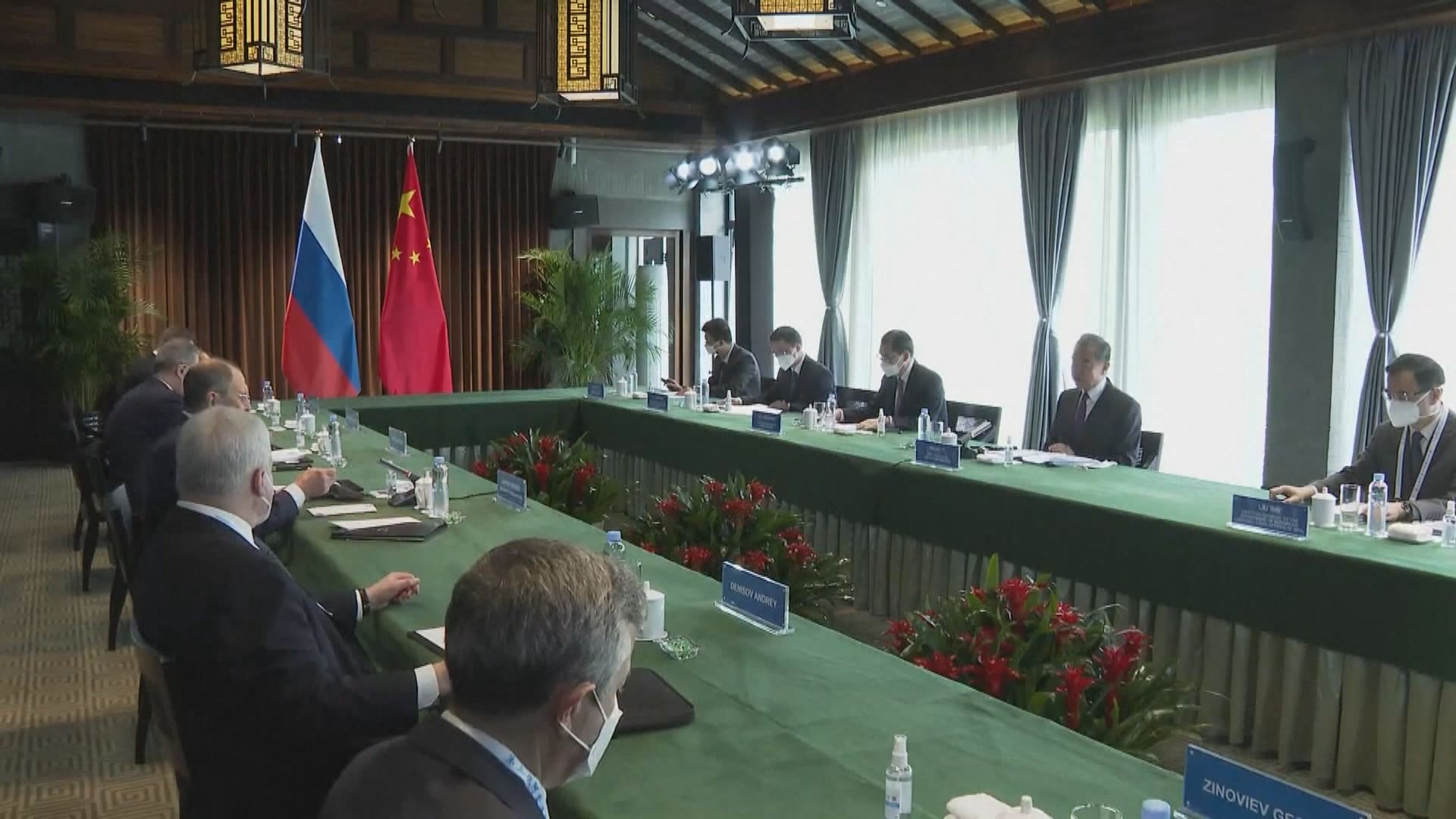 中俄外長會晤　王毅：中俄關係經受住考驗更堅韌