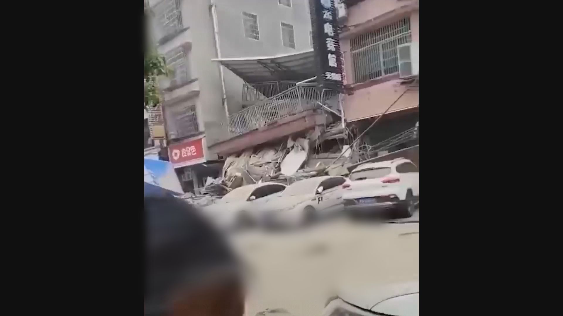 長沙一幢樓高六層建築倒塌　傷亡未明