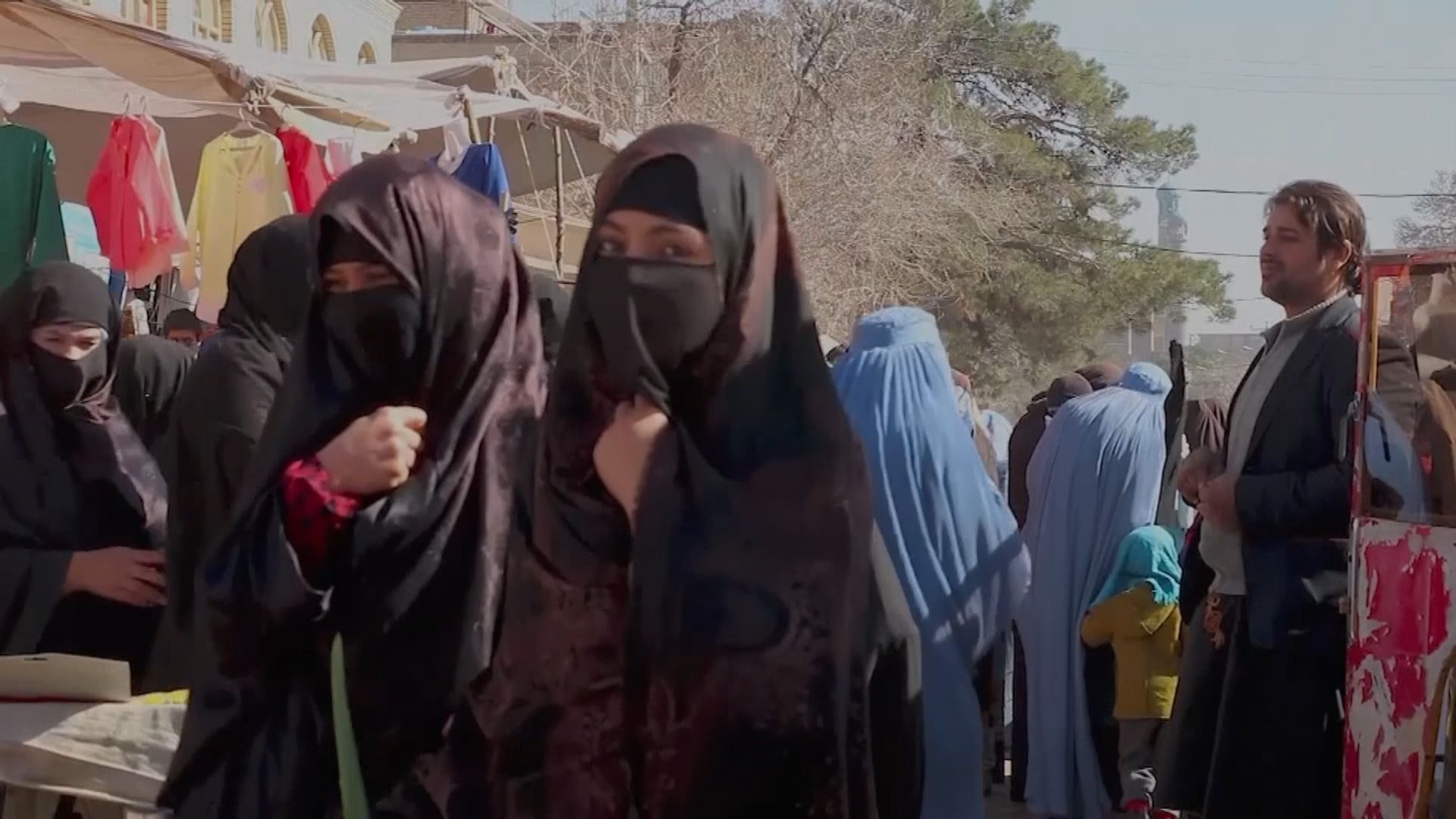 阿富汗塔利班要求女性佩戴頭巾遮蓋面部