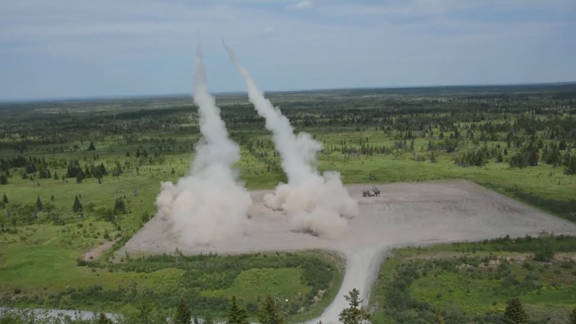 拜登在報章撰文指將向烏克蘭運送中程火箭炮系統
