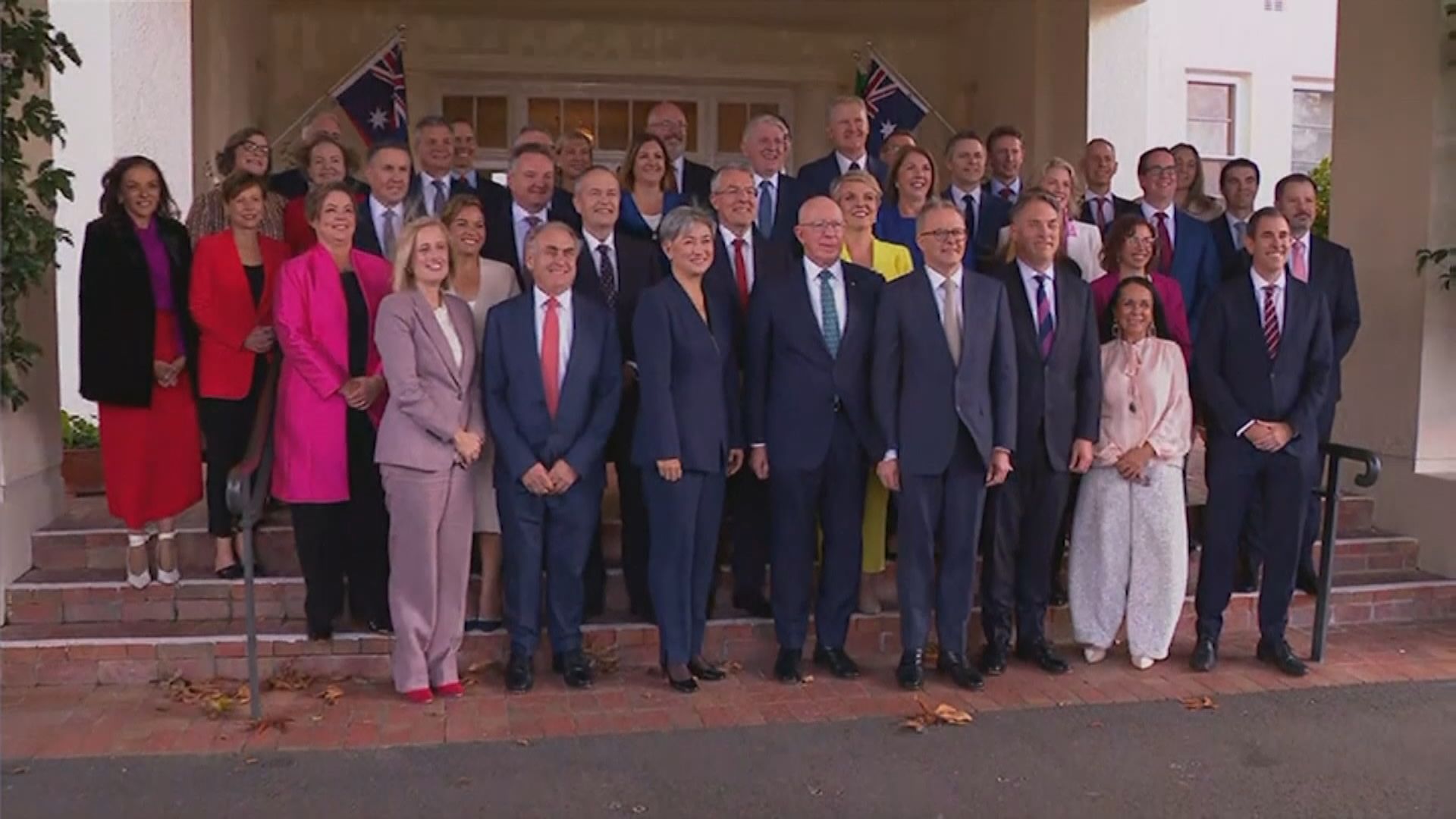澳洲總理阿爾巴內塞主持首次內閣會議