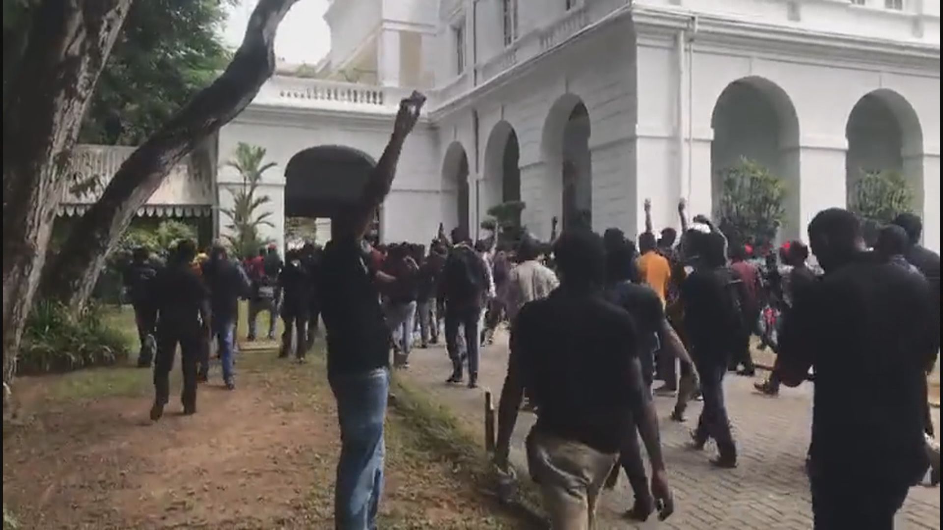 斯里蘭卡示威者衝入總統府　要求總統戈塔巴雅下台