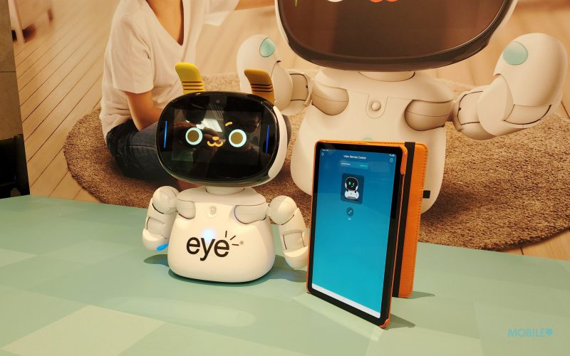 升小朋友兩文三語學習能力，HKT率先在港推出eye AI互動機械人!