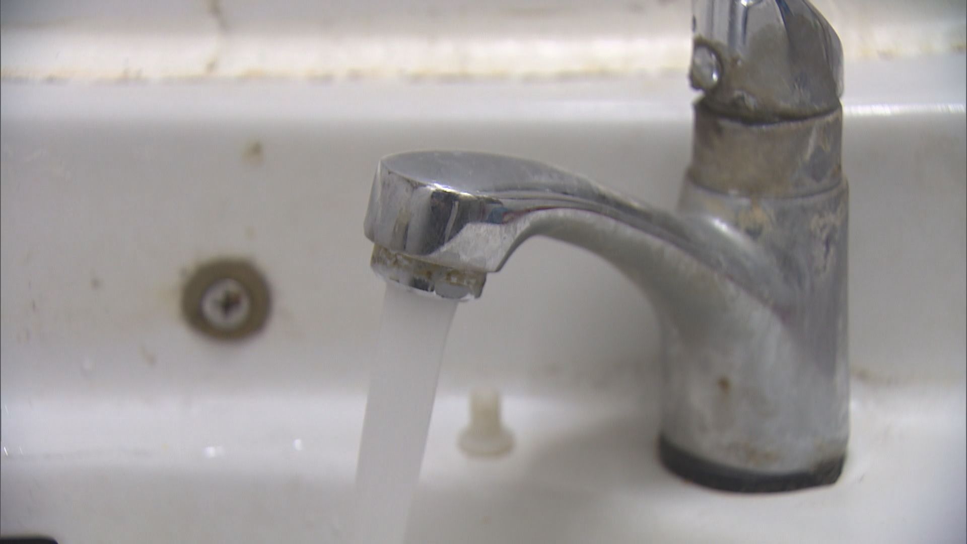 有馬鞍山住戶食水變黃憂影響安全　水務署證實濾水廠降錳程序曾不穩