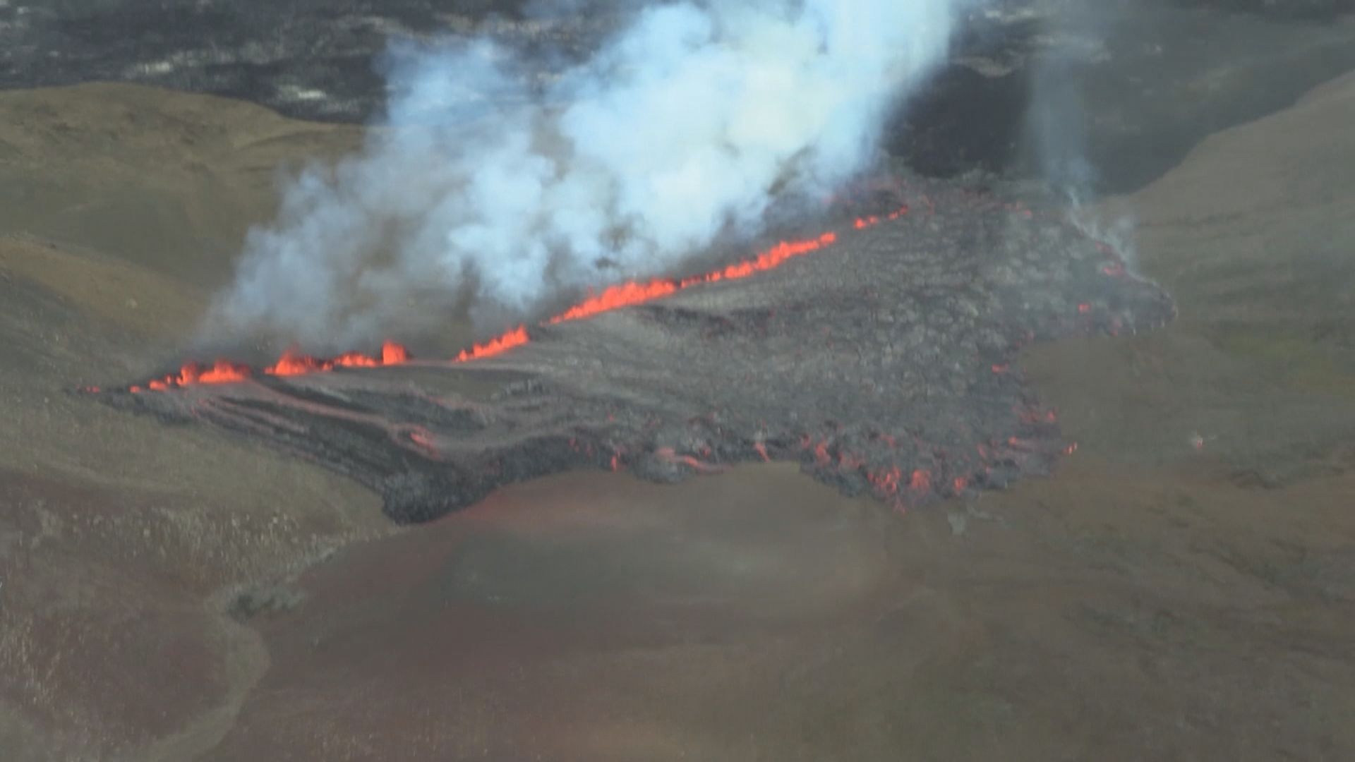 冰島西南部法格拉達爾火山噴發