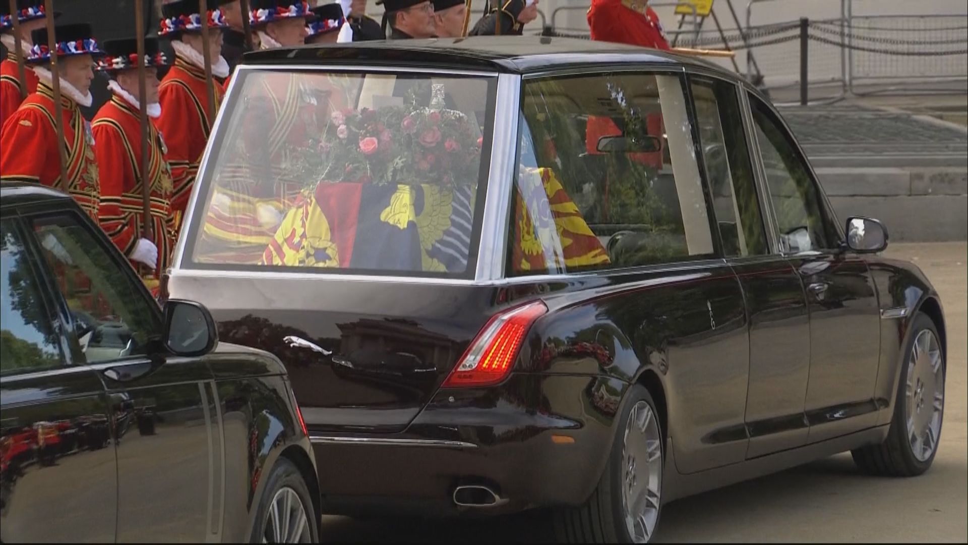 女王靈柩在倫敦移靈　再由靈車移送往溫莎堡