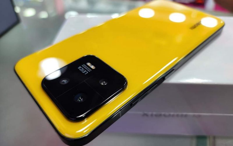 Xiaomi 13 512GB 版限定黃色叫價$6,280