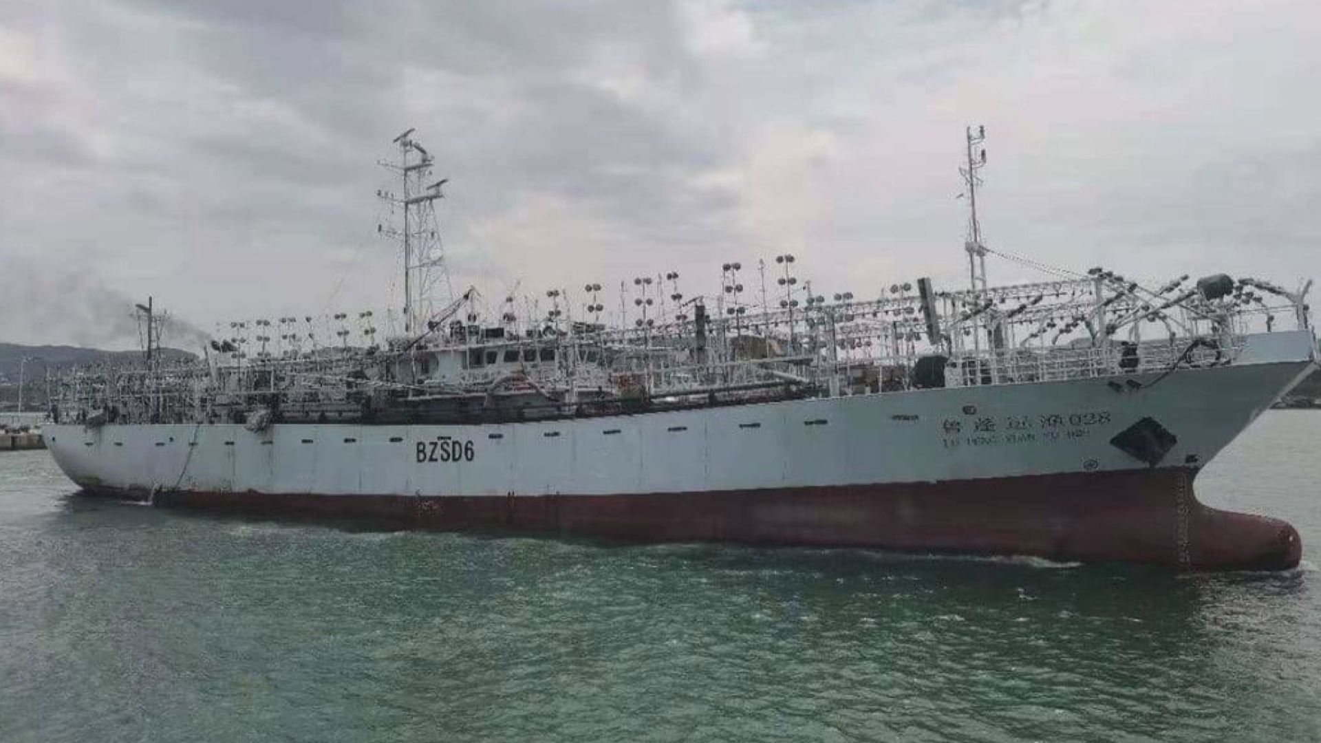 中國駐澳洲使館稱已發現在印度洋翻沉的中國遠洋漁船