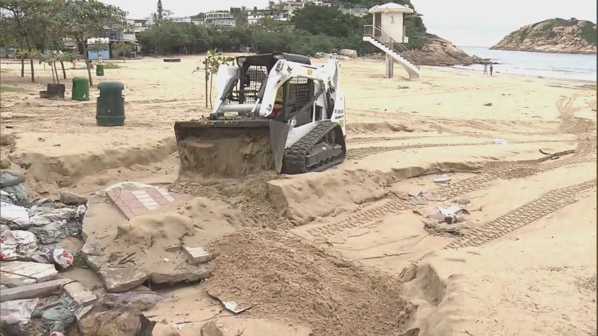 石澳泳灘水土流失嚴重 垃圾雜物有待處理