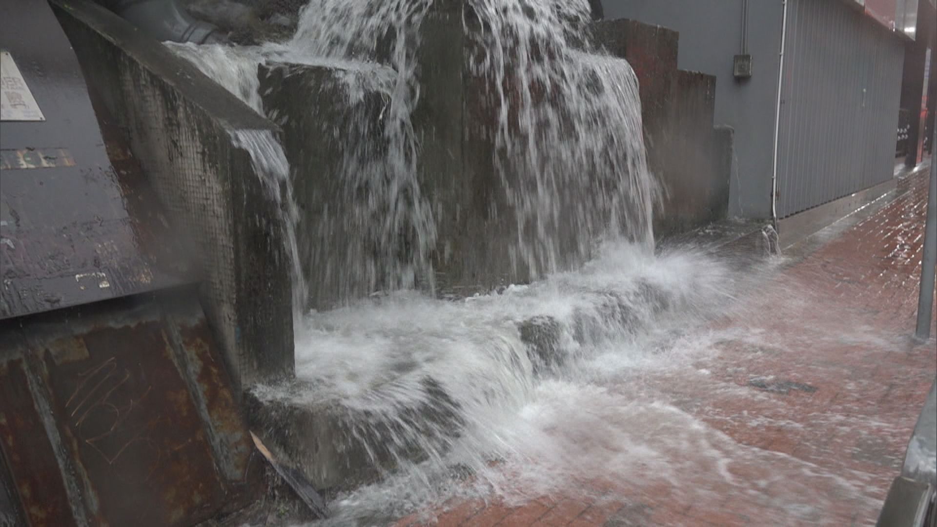 多區水浸 港島及九龍部分地區錄得超過100毫米雨量