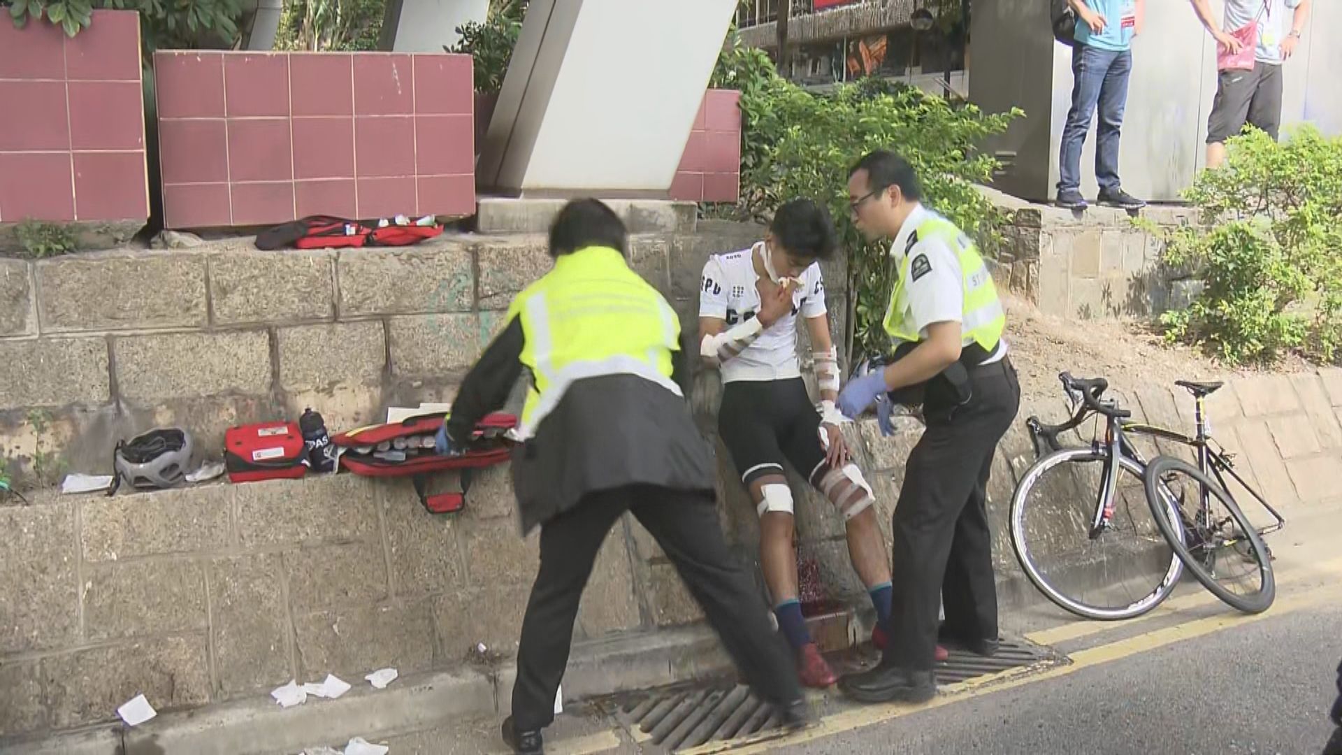 單車節意外致11人傷 有參賽者質疑場地設置易生意外