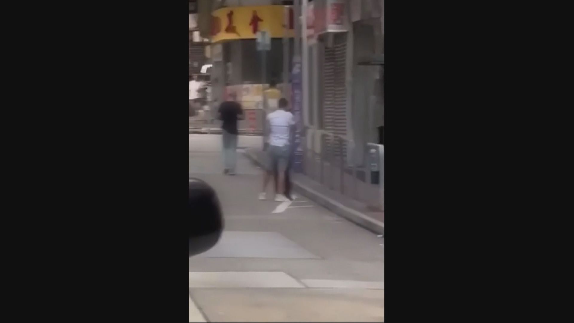 尖沙咀街頭毆打女友 16歲男童被捕