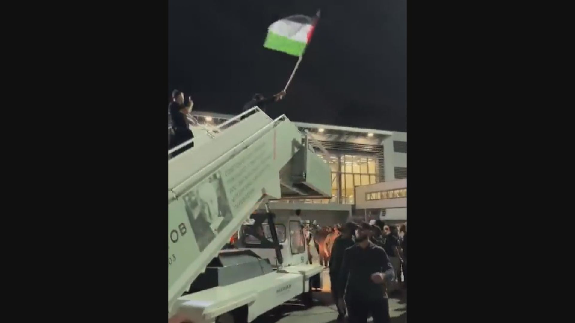 俄羅斯達吉斯坦民眾包圍由以色列抵埗客機