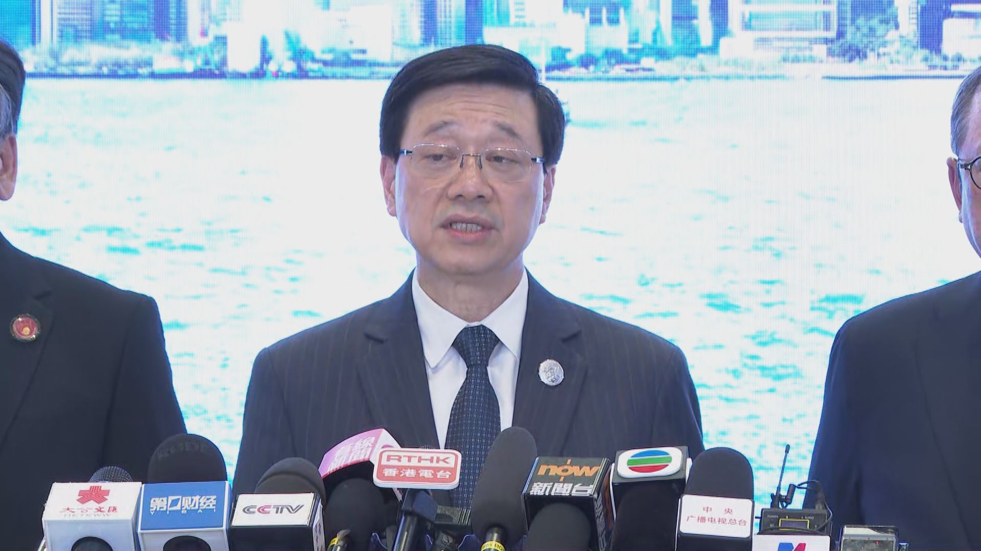李家超：與上海市領導同意盡早推進下次滬港合作