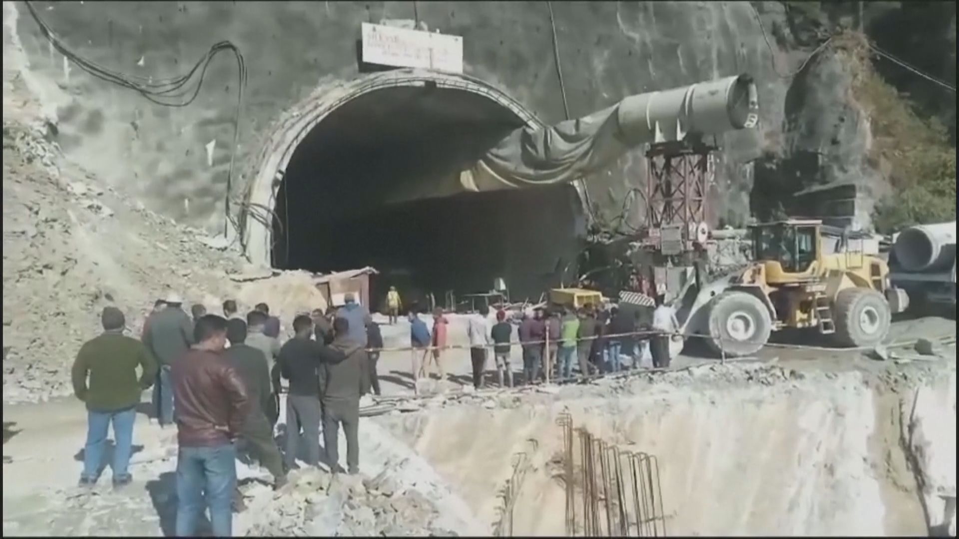 印度北部興建中隧道倒塌 逾30工人被困