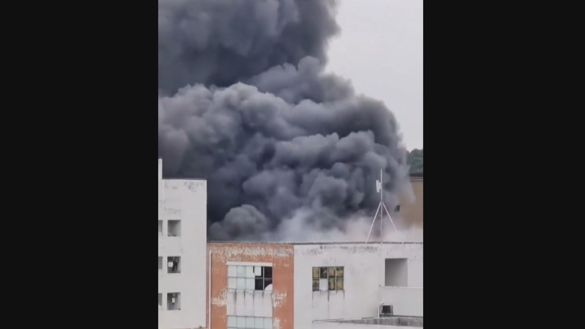 山西呂梁市一幢四層高建築大火 增至26人死亡