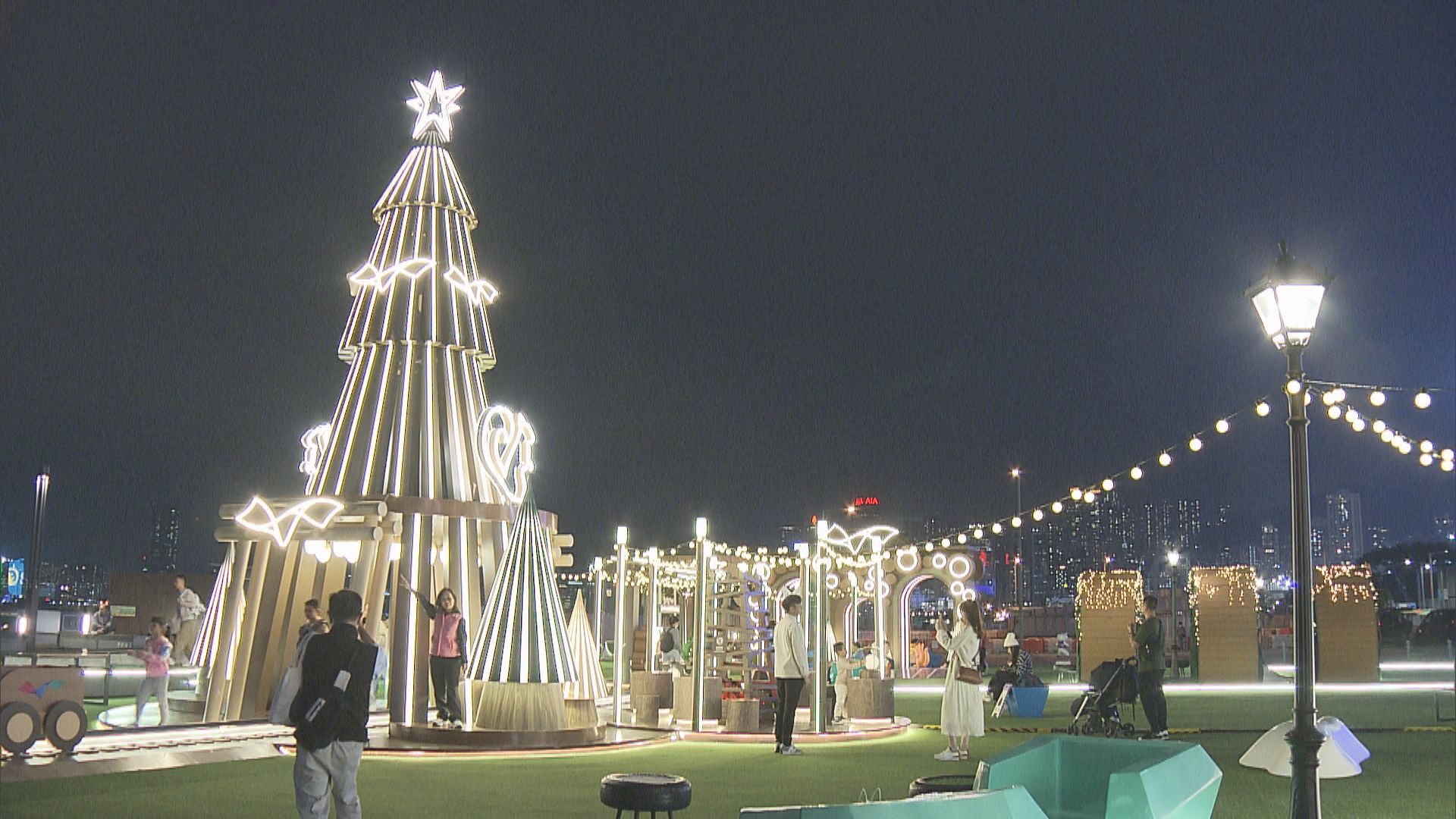 灣仔海濱聖誕裝置亮燈 豎8米高聖誕樹