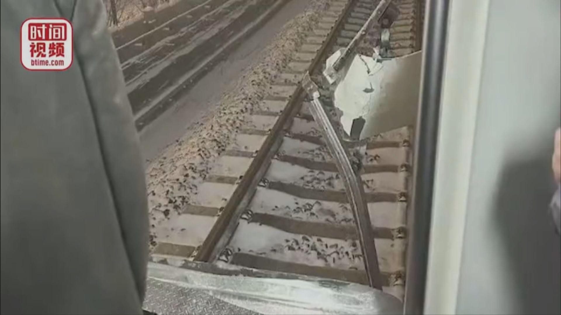 北京地鐵昌平線有列車在行走期間車卡分離