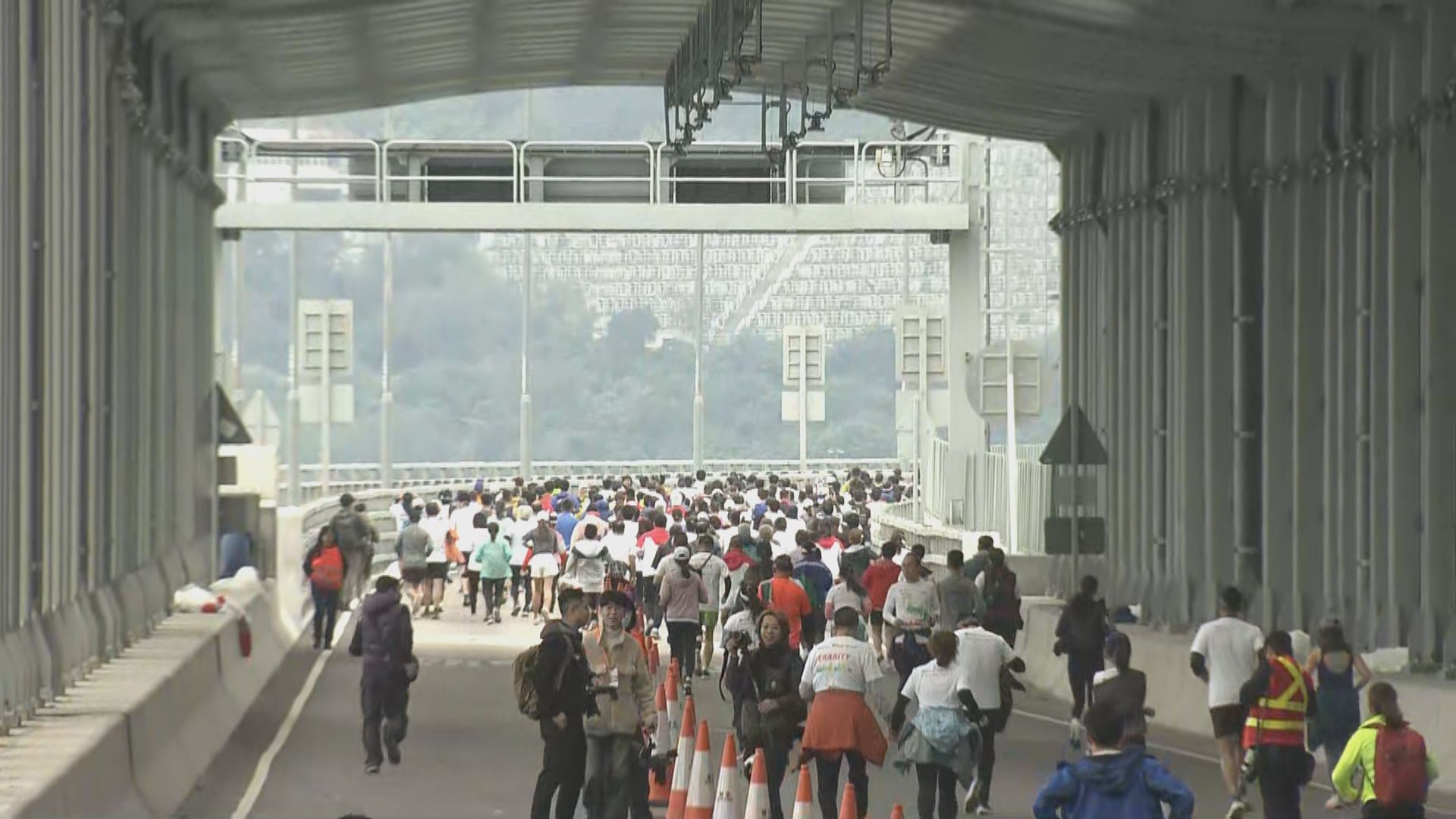 香港街馬1.9萬參加 10公里賽事首度將軍澳跨灣大橋及將藍隧道
