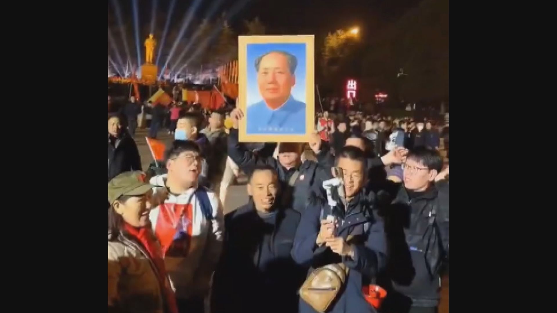 毛澤東130歲冥壽 民眾到湖南毛澤東銅像廣場紀念