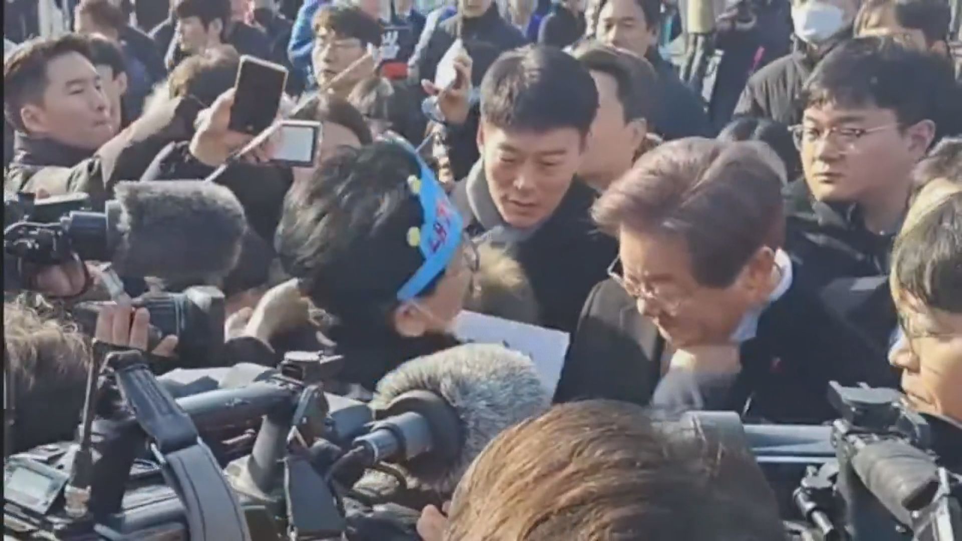 南韓最大在野黨黨魁李在明遇襲受傷 疑犯被捕