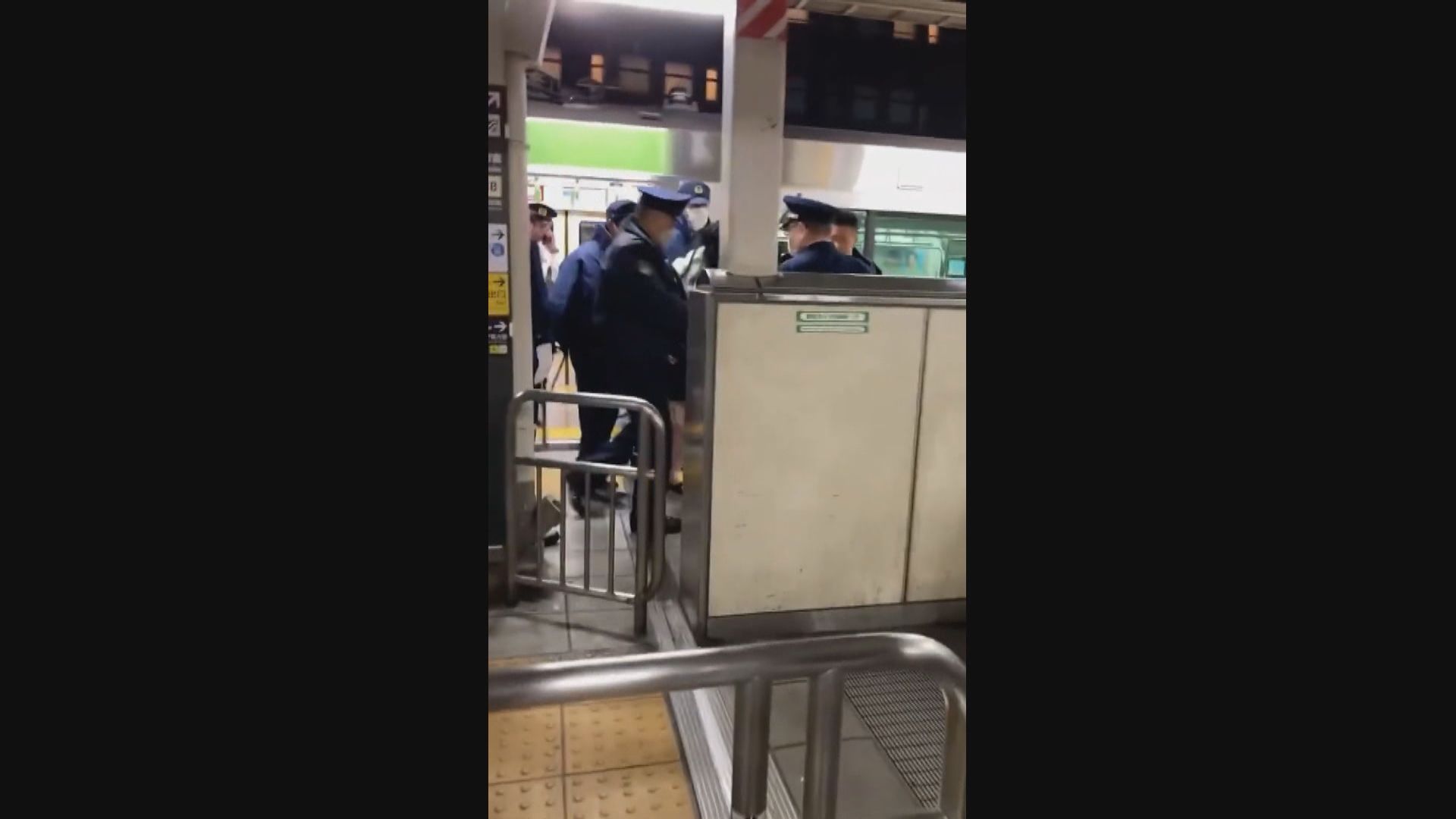 東京JR秋葉原站列車上有人揮刀 四人受傷