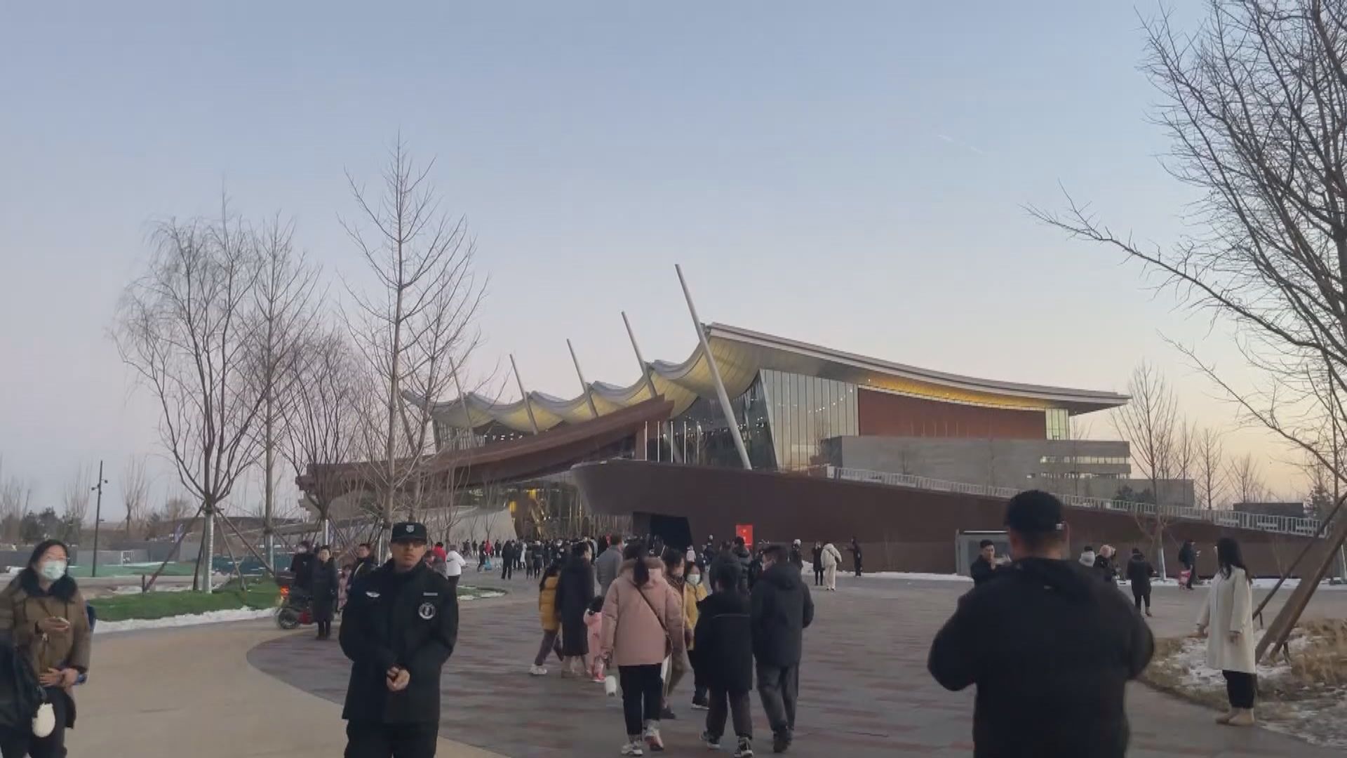 【首都專線】北京城市副中心新建築落成 市民指配套有待加強
