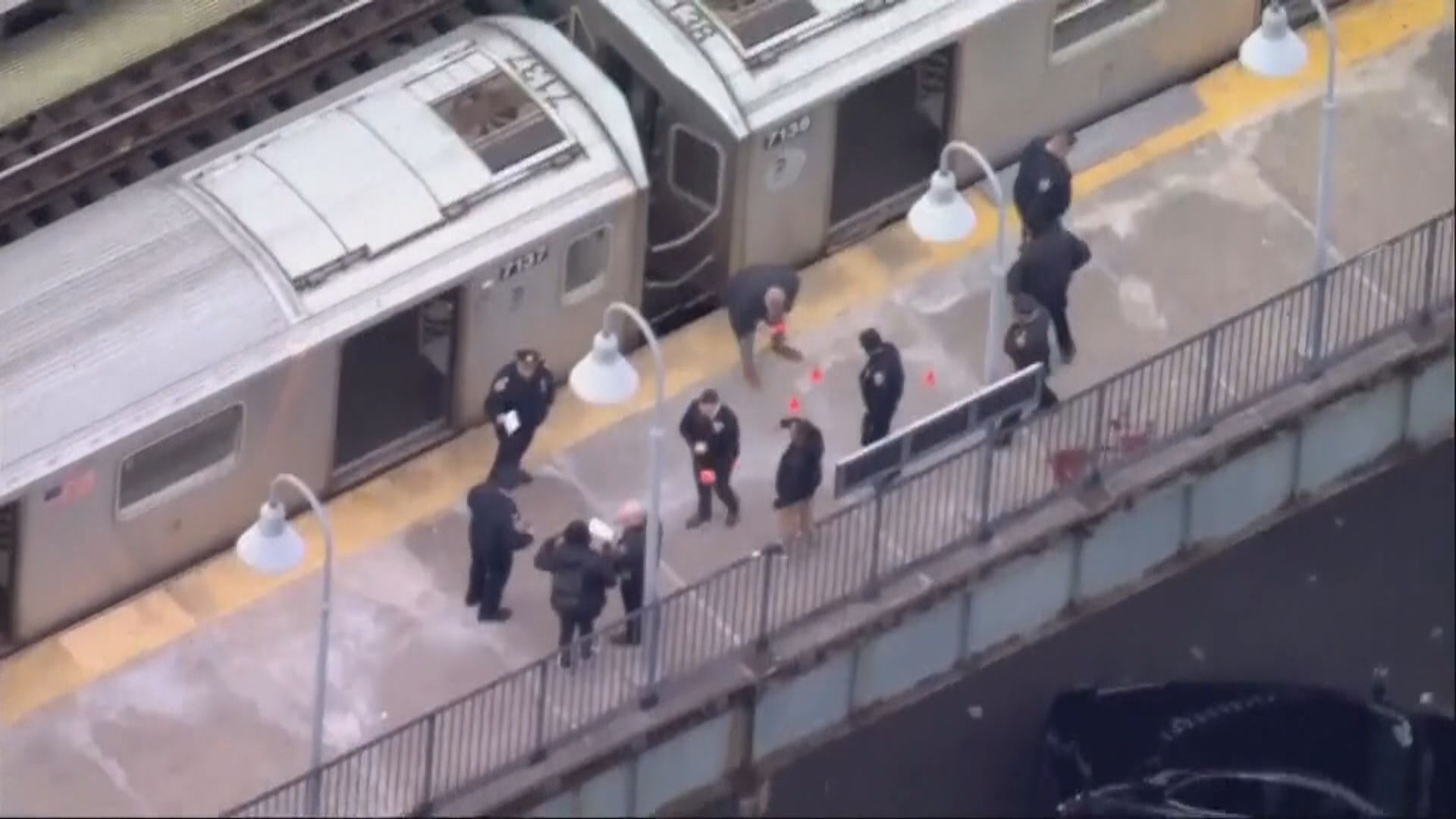 美國紐約地鐵站發生槍擊案 釀一死五傷