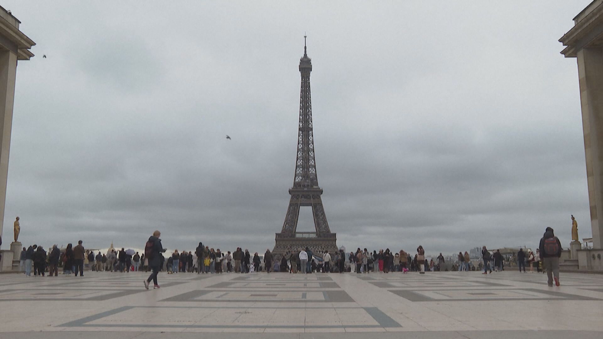 法國巴黎鐵塔因罷工關閉