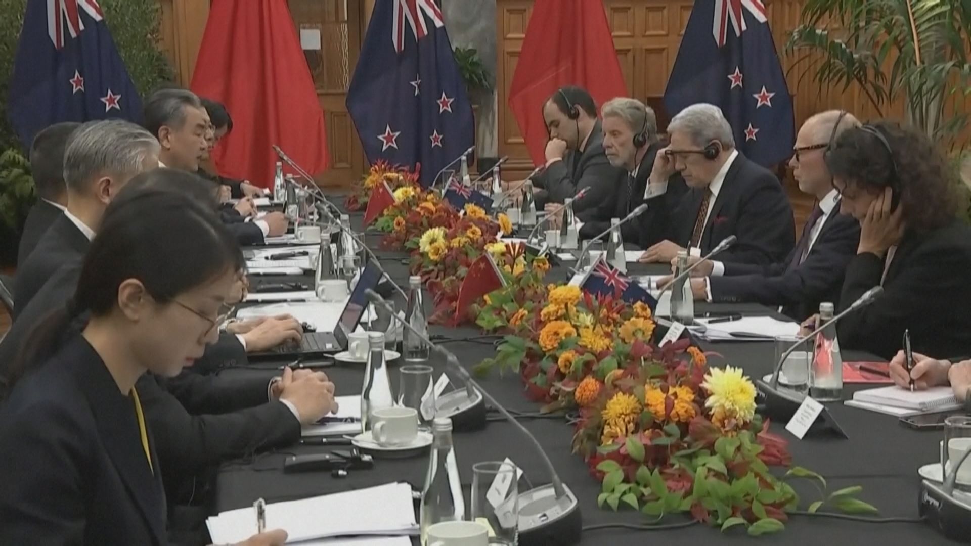 王毅訪問新西蘭晤副總理兼外長彼得斯