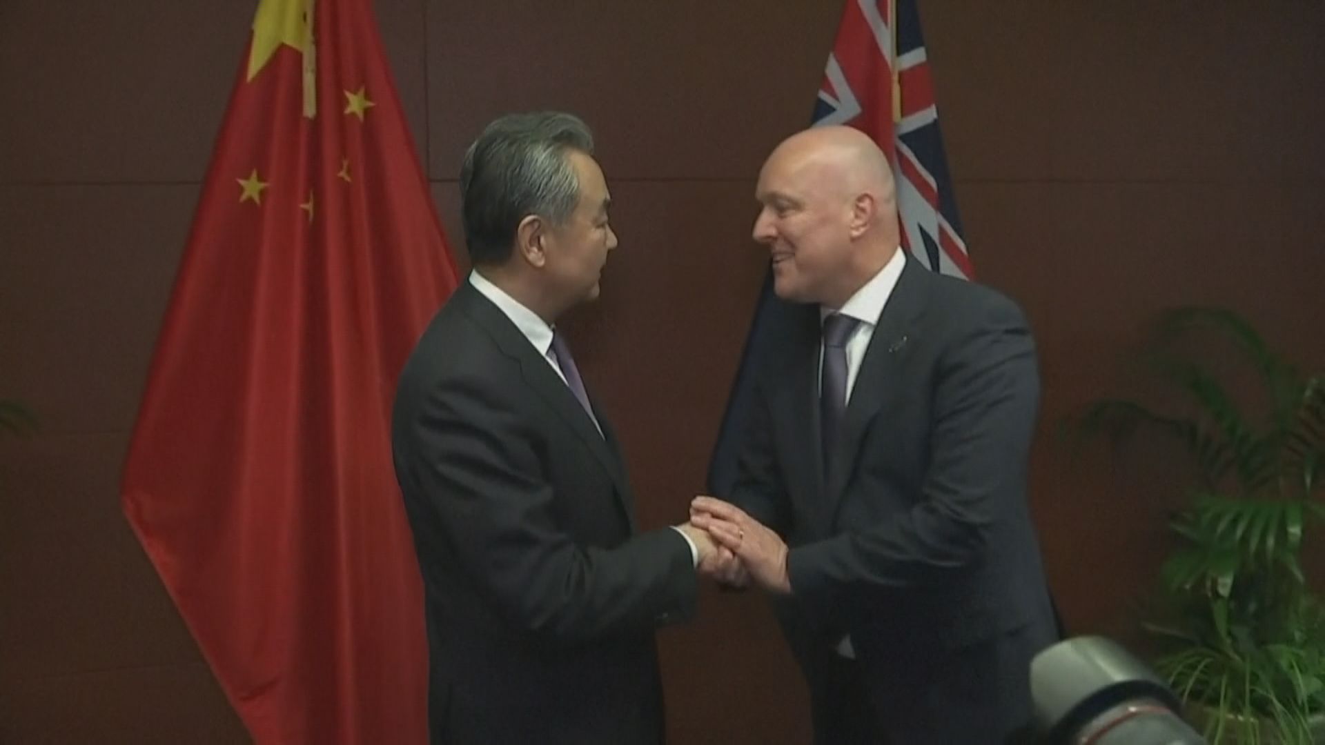 王毅訪問新西蘭晤總理拉克森和外長彼得斯